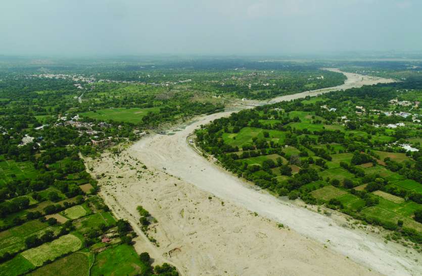 River drained by no rain बारिश रूठी तो सूख गई सैकड़ों गांवों की जीवनदायिनी बनास