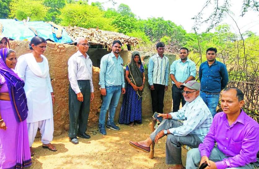 pregnant woman गर्भवती को अस्पताल ले जाने घर पहुंचे ‘भगवान’ , फिर भी नहीं हुई राजी