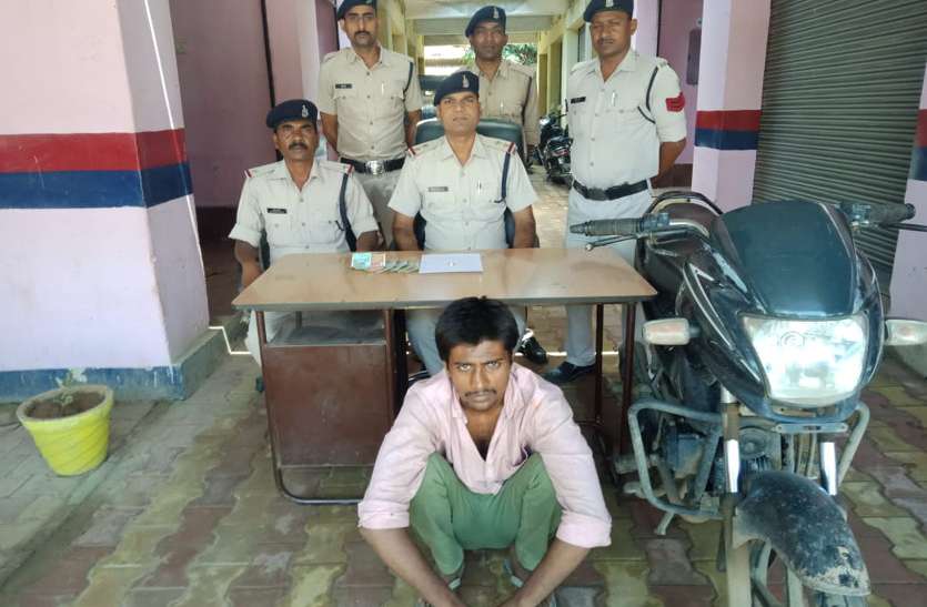 Loot accused arrested गिरवी रखी अंगूठी छुड़ाने युवक ने दोस्त के साथ मिलकर किया ऐसा काम कि खानी पड़ी जेल की हवा