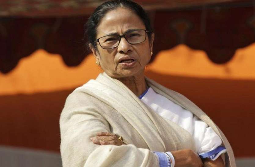 Mamata Banerjee सोनभद्र नरसंहार पर बोलीं ममता बनर्जी, यूपी में कानून व्यवस्था चौपट