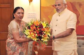 Anandiben Patel elected as UP governor, she has good bond with pm Modi पीएम मोदी की ढाल रह चुकी हैं ये महिला, उनकी बहादुरी के ये 10 किस्से सुनकर चौंक जाएंगे आप