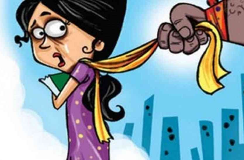 molestation with medical students in jobner कलेक्टर के सामने बोली छात्राएं, इंटर्नशिप के लिए गांव में भेजते हैं, मनचले करते हैं छेड़छाड़
