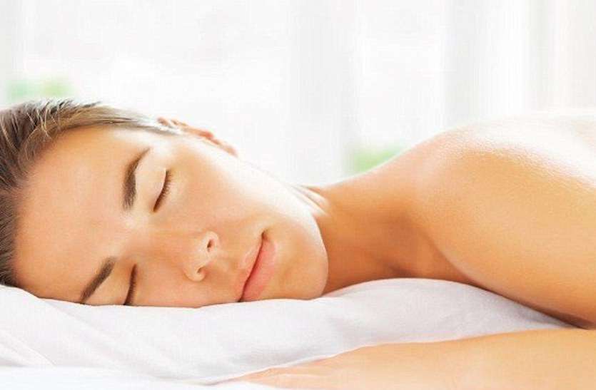 Nude sleep