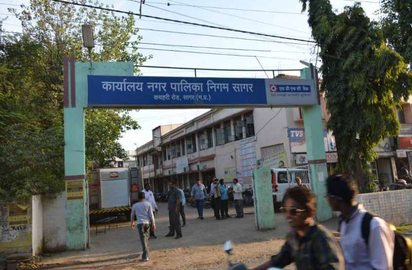 This office does not have any eligibility for the four wheeler इस कार्यालय में चार पहिया वाहन की सुविधा के लिए नहीं चाहिए कोई पात्रता