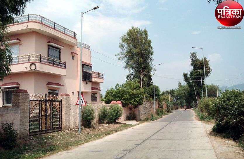 Road lights closed on Parashuram Mahadev Gaurav Path of pali district सावन लगते ही श्रद्धालुओं की आवाजाही शुरू, विभागों की खींचतान से परशुराम महादेव मार्ग पर छाया है अंधेरा