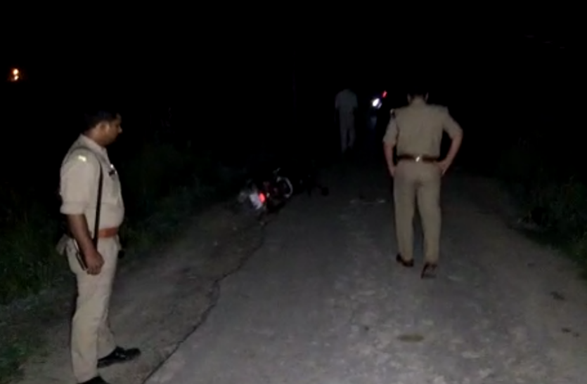 news VIDEO: मोबाइल लूटकर भाग रहे बदमाश को पुलिस ने ऐसे पैर में गोली मारकर गिराया, एक हुआ फरार