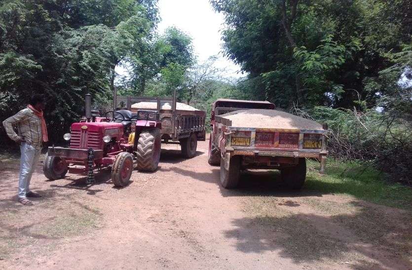 action-against-graffiti-mafia-seized-13-tractors-8-drivers-arrested बजरी माफिया के खिलाफ कार्रवाई, 13 ट्रैक्टर जब्त, 8 चालक गिरफ्तार