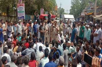 National Highway 8 Jam Warning In Alwar अलवर में यहां सैकड़ों लोगों ने पुलिस थाने का किया घेराव, महिला की हत्या को लेकर किया प्रदर्शन, नेशनल हाइवे जाम की चेतावनी