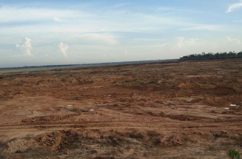 Water crisis in Chennai due to drying of lakes झीलों का पानी सूखने के बढ़ा महानगर में जल संकट