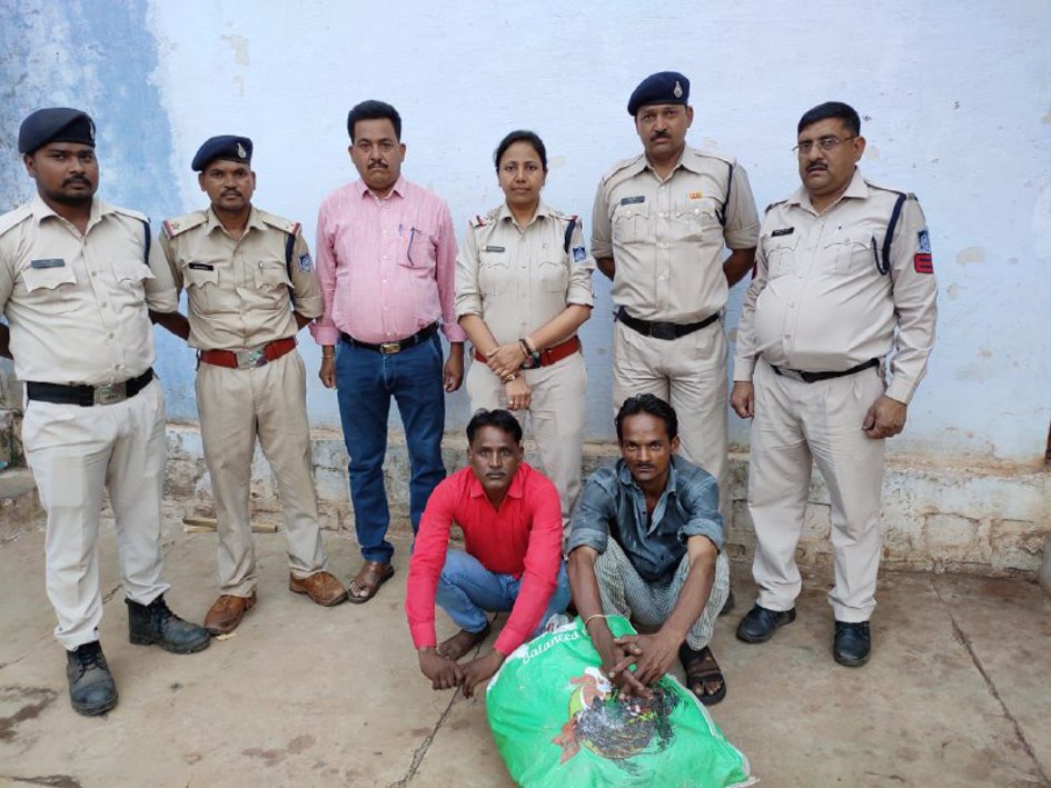 8 kg of Ganja recovered from cannabis contract भांग के ठेके से आठ किलो गांजा बरामद