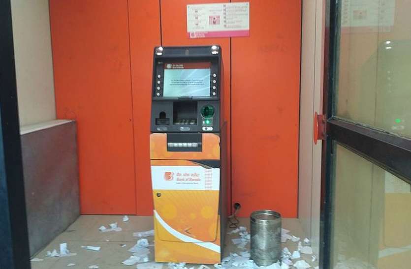 file surat news : एटीएम की नेटवर्क प्लग निकाल कर बैंक को लगाते थे चूना