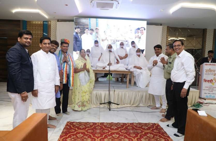 patrika mumbai Mumbai Chaturmas : ठाणे जैन मंदिर में लघु शांति सत्व तप शुरू