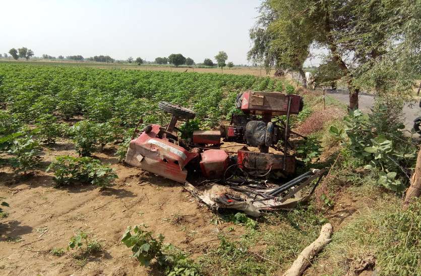 Accident जीप ने मारी सडक़ किनारे खड़े ट्रैक्टर को टक्कर