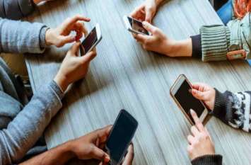 mobile nasha mukti kendra will start soon to relieve mobile addiction अगर आप भी मोबाइल की लत से परेशान हैं, अक्सर तनाव, सिर में भारीपन और बेचैनी रहती है तो ये खबर आपके लिए है...जरूर पढ़ें