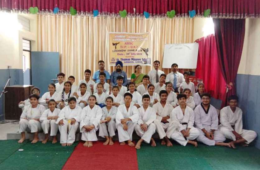 Karate tournament विवान, दीपांशी, सृष्टि, रूद्रावक्षी, नैन्सी और लवजोत ने जीते स्वर्ण