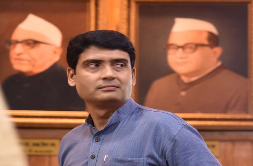 Congress mla deepak singh सोनभद्र की घटना पर बीजेपी का कोई उपमुख्यमंत्री व मंत्री नहीं पहुँचा पीड़ितों के घर : दीपक सिंह