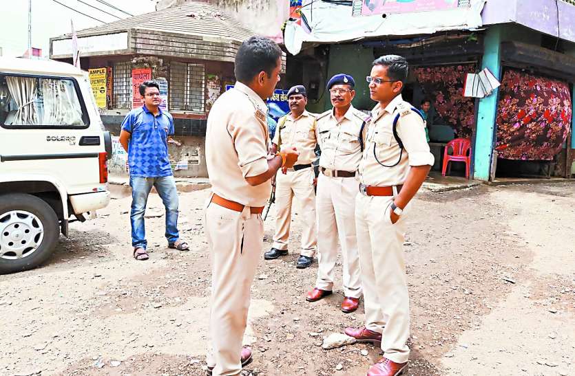 patrika सरेआम हो रही थी शराबखोरी, पुलिस ने दबिश देकर लगाई लताड़