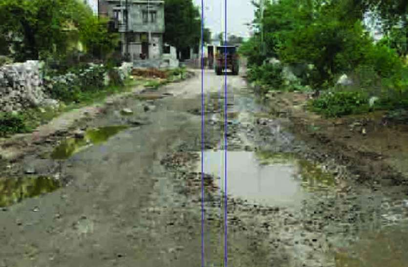 rajasthan news,Rajasthan latest news,Rajsamand news,Rajsamand Hindi news,Rajsamand local news,rajasthan hindi news,rajsamand latest news,rajsamand latest hindi news,rajasthan local news, Rajsamand: रखरखाव की अवधि में खराब सड़क की नहीं ले रहे सुध