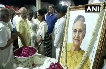 sheila dikshit state honors funeral today Congress flag bend दिल्ली: राजकीय सम्मान के साथ पूर्व CM शीला दीक्षित को दी गई अंतिम विदाई