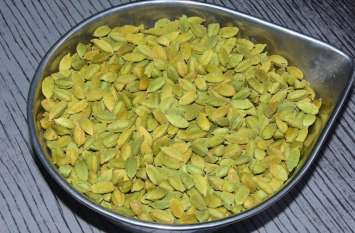 Cardamom : far away from common man's kitchen Cardamom : इलायची ने खाया भाव, आम आदमी की रसोई से हुई दूर