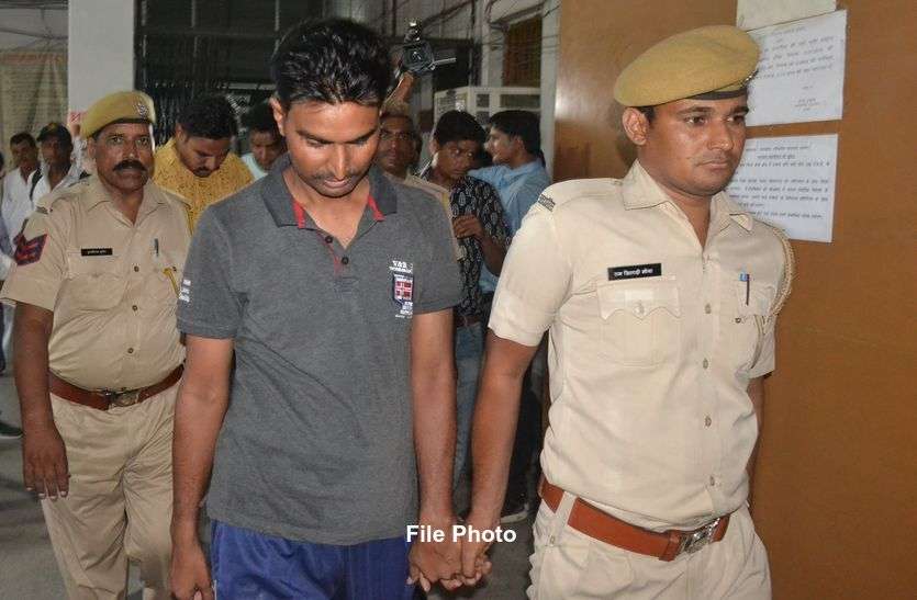 Ajmer jail: jail staff will be suspend Ajmer Jail: चारों प्रहरियों पर गिर सकती है गाज, बंदियों से सुविधा शुल्क की वसूली
