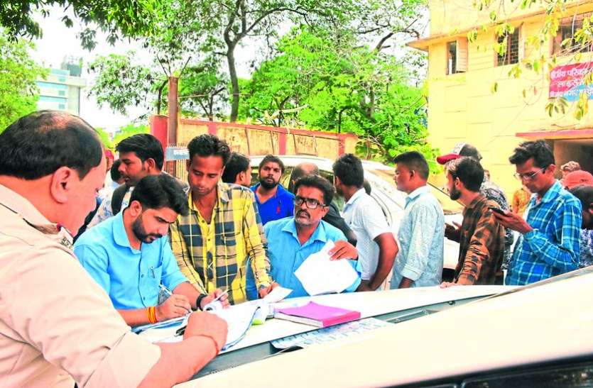 indore शहर में अवैध रूप से चलाई जा रही इन 90 बाइक और टैक्सी को किया जब्त