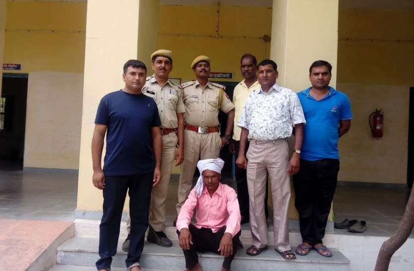 prize arrester arrested पुलिस पर पथराव कर भागने का प्रयास