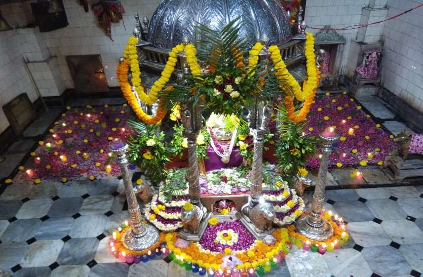 mahadev ghat सावन के पहले सोमवार को भगवान शिव के दर्शन करने उमड़े लोग, महादेव घाट में लगा भक्तों का मेला