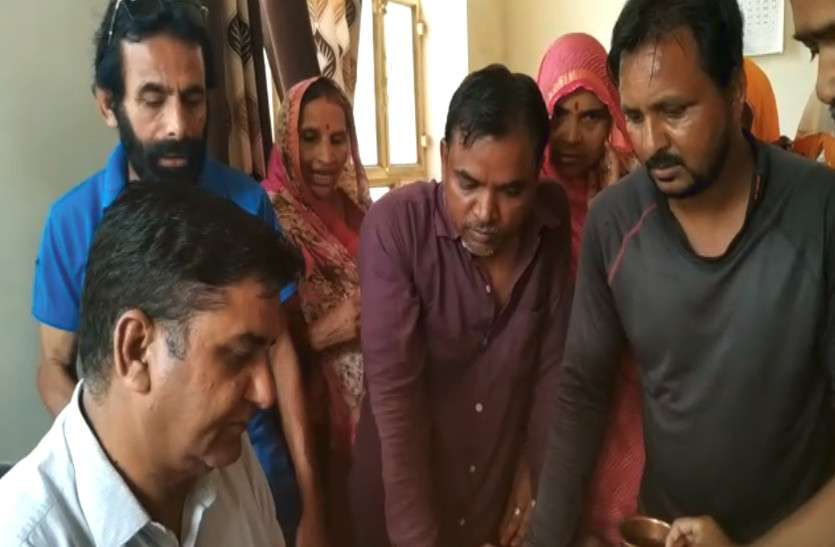 jaipur पेयजल संकट को लेकर सड़कों पर उतरे लोग, स्वीकृत ट्यूबवेल नहीं खुदने पर किया प्रदर्शन