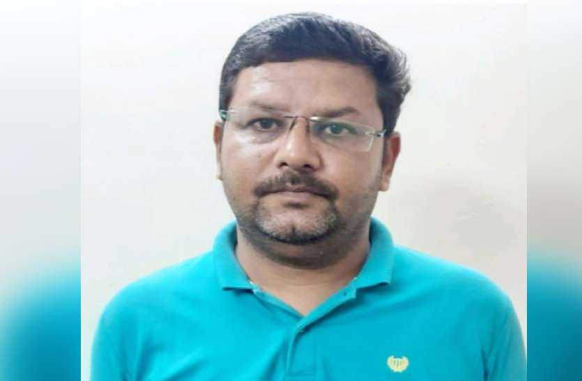 66 Lakhs Fraud On the Name of Job in Medical College : स्पेशल ऑपरेशन ग्रुप (एसओजी) ने मेडिकल कॉलेज में नौकरी और टेंडर दिलवाने के नाम पर करीब 66 लाख रुपए की ठगी के मामले में सीकर से आरोपी डाक्टर को गिरफ्तार कर लिया है। मेडिकल कॉलेज में नौकरी के नाम पर 66 लाख की ठगी, SOG ने डॉक्टर को पकड़ा