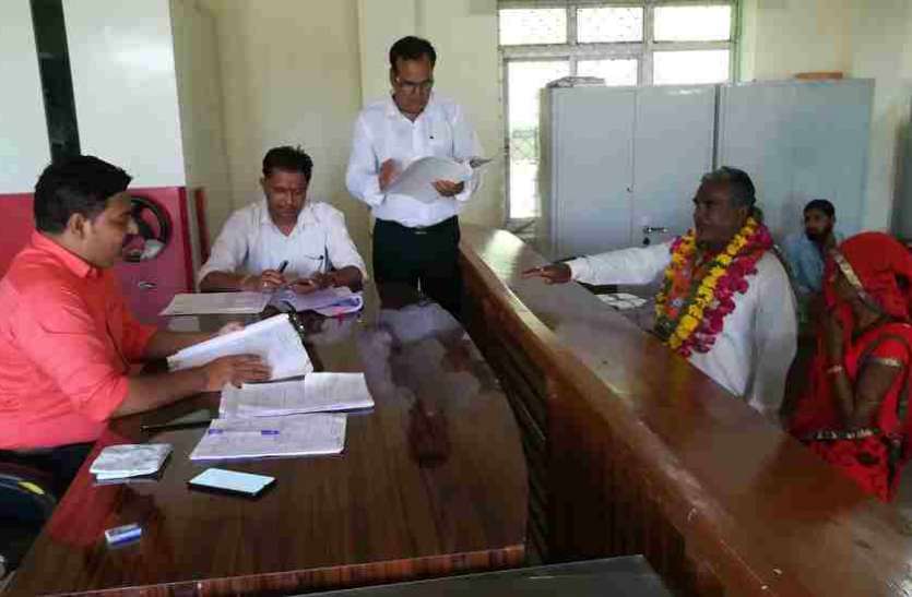 pratapgarh वार्ड दो के उपचुनाव को लेकर प्रत्याशियों ने भरे नामांकन