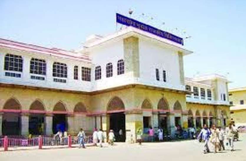 mb hospital in udaipur खुद जेब भर रहे, चिकित्सालय को दिखा रहे अंगूठा