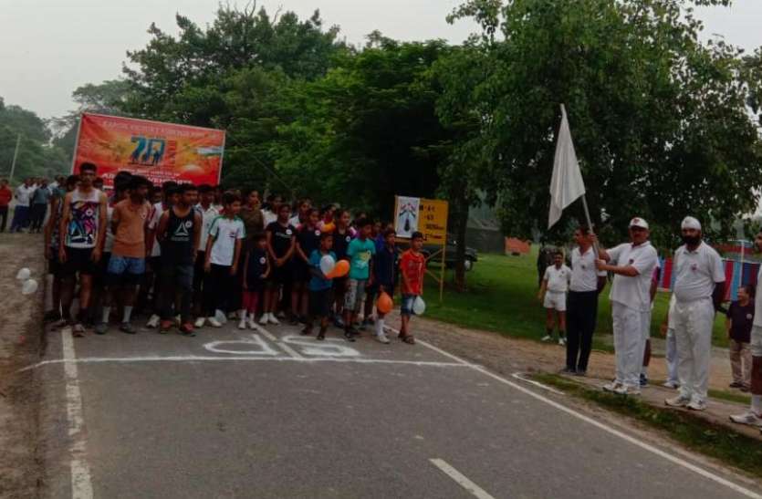 Kargil Vijay Divas 2019 Celebrated In Dogra Regimental Center Ayodhya Kargil Vijay Diwas : अयोध्या के डोगरा रेजिमेंटल सेंटर में कारगिल शहीदों के सम्मान में बच्चों ने लगाई दौड़