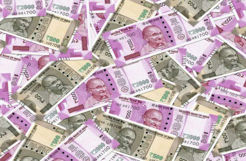 demonetisation मजदूरों के खातों में जमा कराए 5 से दस करोड़ रुपए