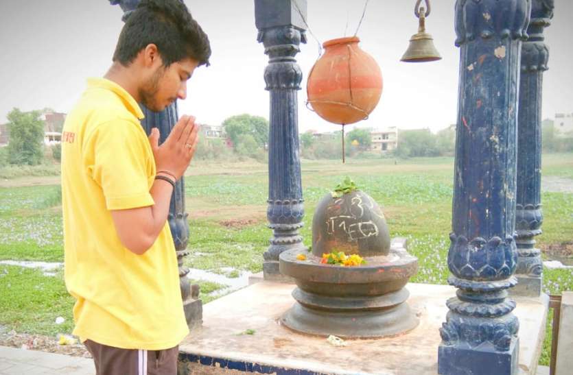 Youngsters of the city in the refuge of Bhole-Bhandari भोले-भंडारी की शरण में शहर के यंगस्टर्स