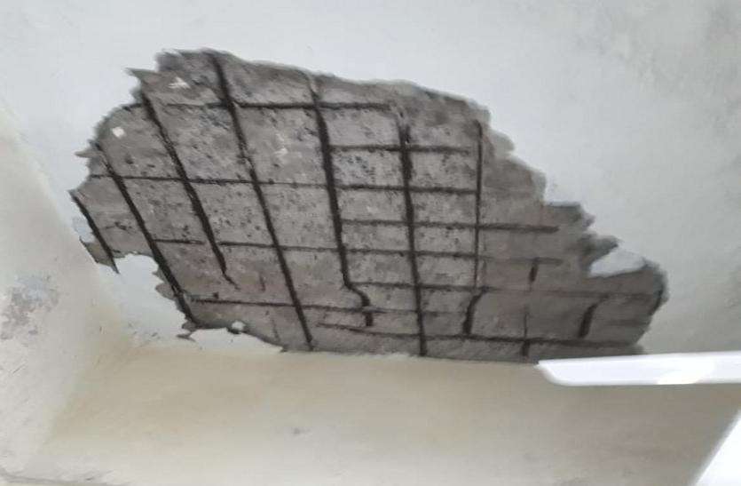 celling Ahmedabad news: साबरमती अस्पताल में छत का प्लास्टर गिरा