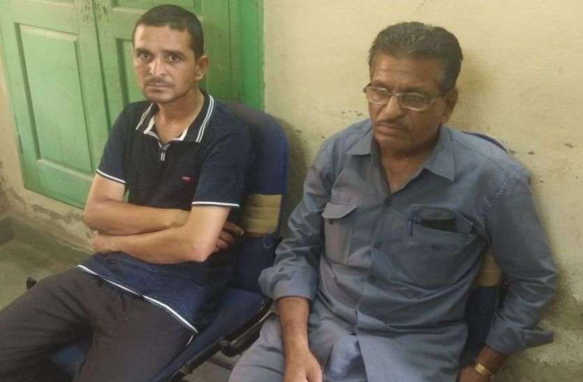 chittorgarh तहसील का बाबू व चतुर्थ श्रेणी कर्मचारी 15 हजार की रिश्वत लेेते गिरफ्तार