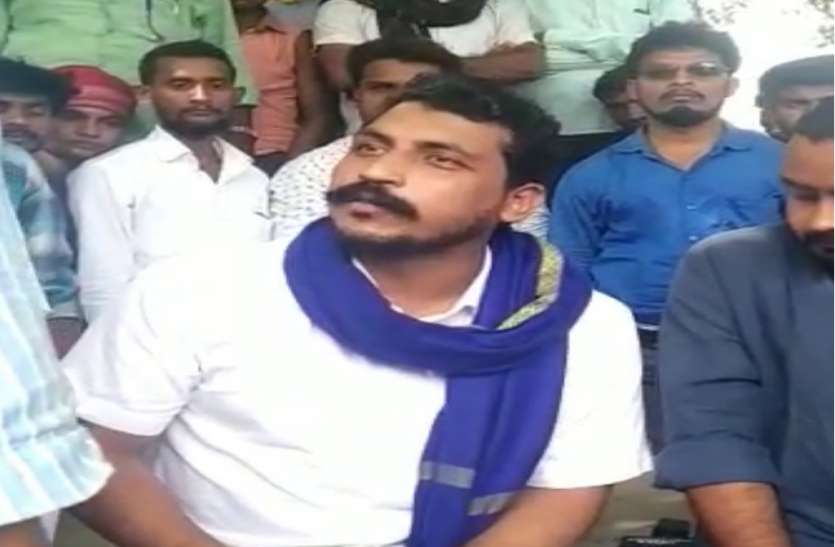 Bhim army chief chandrashekhar सोनभद्र के उम्भा गांव पहुंचे भीम आर्मी चीफ चंद्रशेखर, दिया यह बड़ा बयान