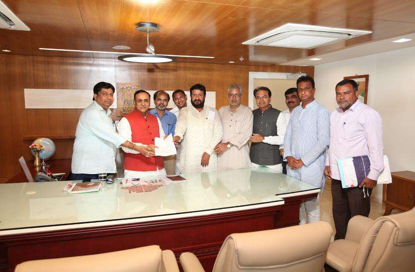 Congress Ahmedabad news: कांग्रेस विधायकों का प्रतिनिधि मंडल मिला मुख्यमंत्री रुपाणी से