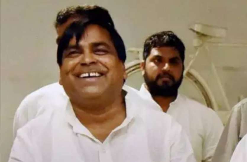Gayatri Prasad Prajapati Rape Case रेप का आरोप लगाने वाली महिला ने पूर्व खनन मंत्री को दी क्लीन चिट, कहा- गायत्री प्रजापति ने नहीं किया था बलात्कार