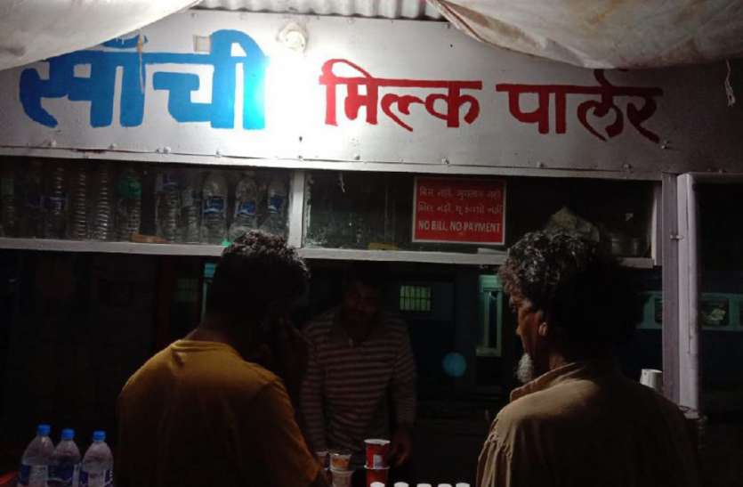 No bill, no payment facility स्टेशन और ट्रेनों में सादे वेश में वेंडरों पर नजर रखेंगे रेल्वे