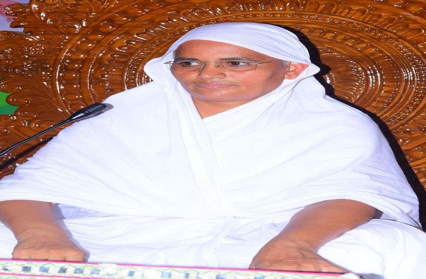 A person with a pure mind has a divine निर्मल मन के व्यक्ति के पास होते है परमात्मा