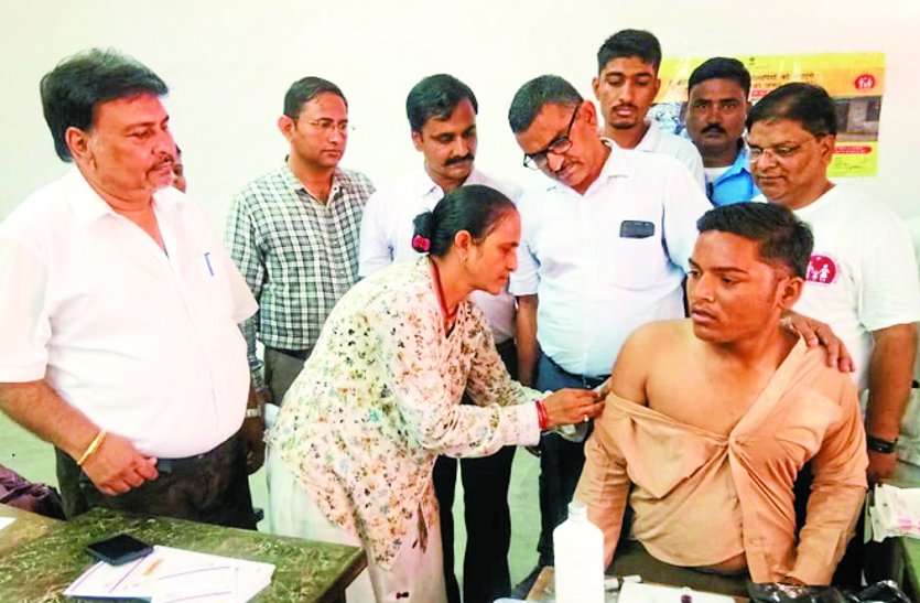 MR vaccine for each child प्रत्येक बच्चे के लगे एमआर टीका
