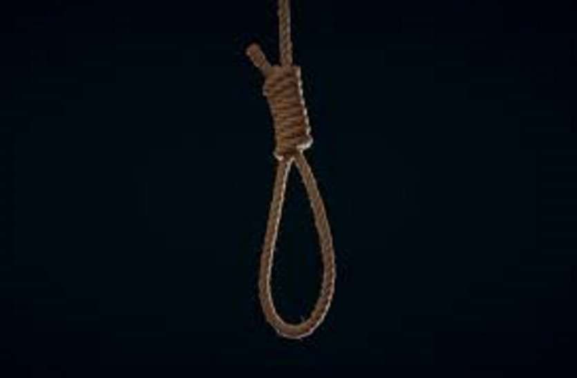 Suicide असाध्य रोग से पीड़ित युवक ने फांसी लगाकर दी जान