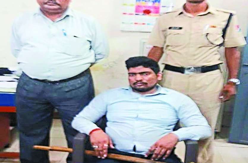 surat photo Surat News छापे में 14 इ-टिकट के साथ पकड़ा गया एजेंट