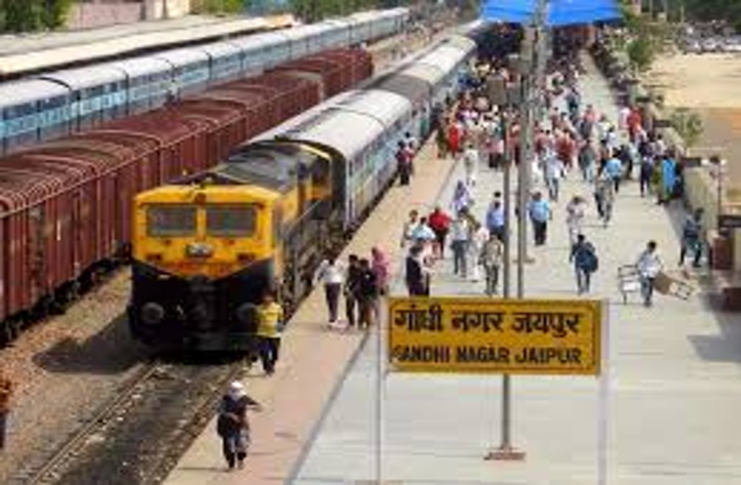 jaipur राखी और ईद पर जाना चाहते हैं घर, तो अभी करवा ले बुकिंग, ट्रेनें हो रही हैं हाउसफुल