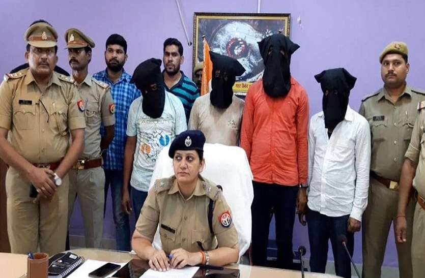 पुलिस को मिली बड़ी कामयाबी, डेढ़ करोड़ की कोकीन के साथ किए चार गिरफ्तार पुलिस को मिली बड़ी कामयाबी, डेढ़ करोड़ की कोकीन के साथ किए चार गिरफ्तार
