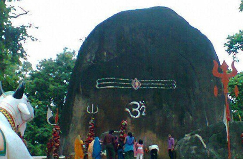 Sawan 2019: Unique temple Bhuteshwar mahadev Chhattisgarh tourism सावन 2019: छत्तीसगढ़ का एेसा अद्भूत मंदिर जहां लगातार बढ़ रहा है शिवलिंग का आकार