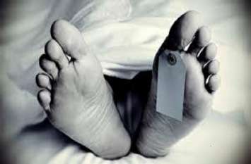 Family kept old man dead body fourteen hours मौत के 14 घंटों बाद भी घर में रखे रहे वृद्ध का शव, पुलिस भी रह गयी हैरान