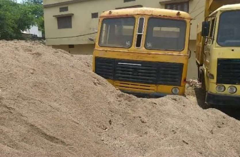 sand mining पुलिस के इस काम को लेकर गर्म हुआ चर्चाओं का बाजार